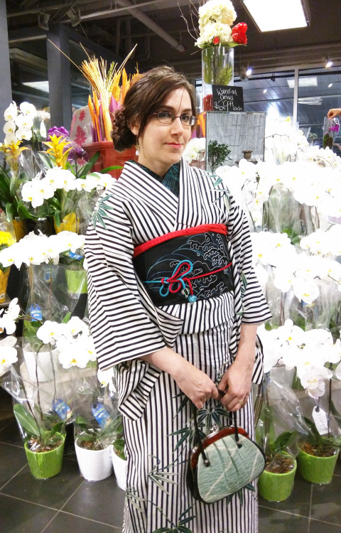 sarcasm-hime: Outfit for taiko performance with one of my fave hitoe kimono. Nami-usagi obi embroide