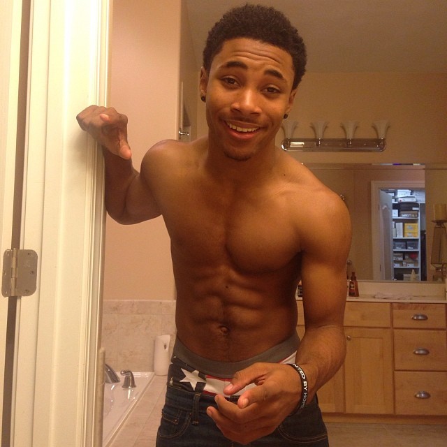 bruhyousexy:  happy Christmas Eve  