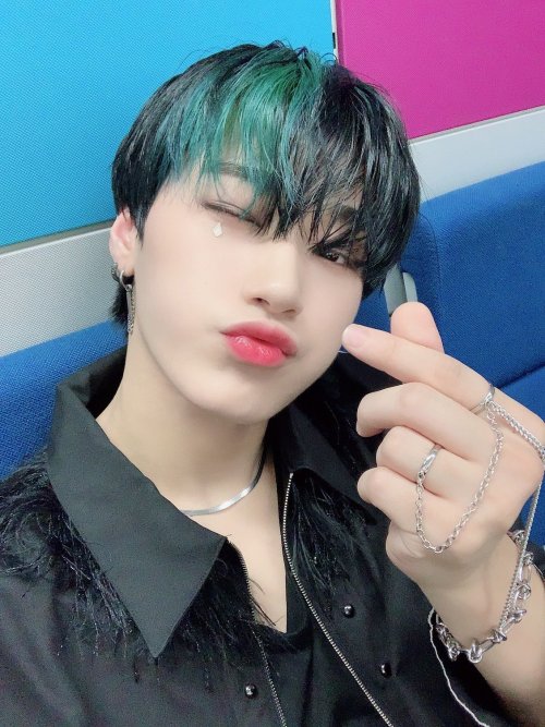 200203 @ATEEZofficialOur ATINY who I love today too❤️You worked hard again todayPat pat❤️