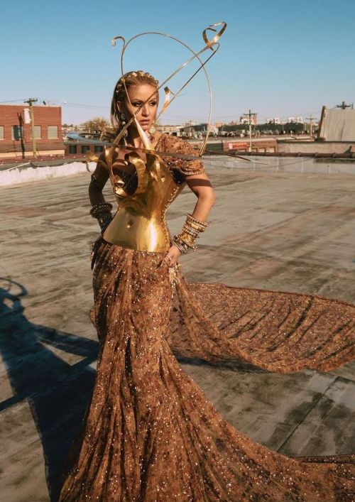 themakeupbrush: Natasha Poonawalla in Schiaparelli and Sabyasachi at the 2022 Met Gala