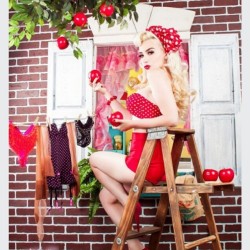 tap000:  Pinup? Photo ~ www.bombshellpinups.net