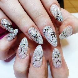 camuii:  New nails - Cracked sparkle ^_^