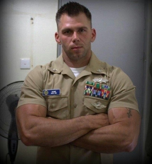 agtdnb:  usmcswordswallower:  Fucking Hot Squid Doc!  look at those guns,  I would love to see the rest of him!
