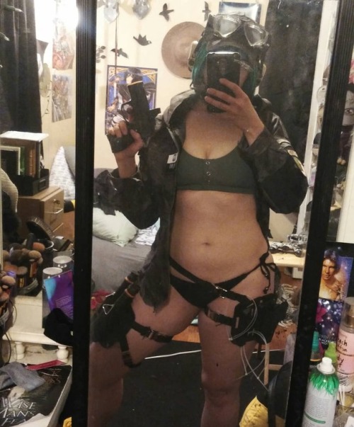watermel0n-kin:  Hi I haven’t felt this nice in a cosplay my entire life. A little swimsuit version of Ela for Colossal Con, since it’s at a water park.