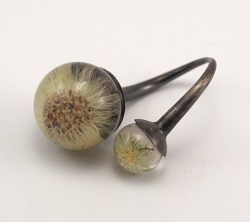 culturenlifestyle:Art Nouveau Rings with Encapsulated Flowers and Resin by Sylwia