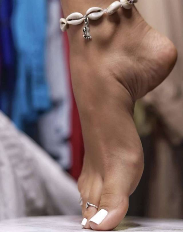 sexy-woman-feet: adult photos