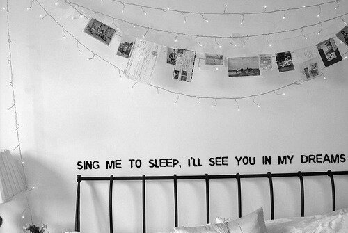 teenagepics:  If you’re a teen you must follow this blog. 