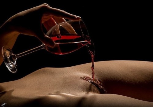 h0llychrxst: iamcriminal:  Hollychrxst   Şarap Seven var mı? #şarap #lezistanbul #lesbiyenistanbul #