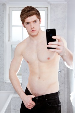 gingers-snaps:  Shane Walshe – A Ginger with nice assets!