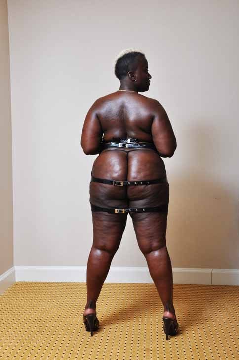 cancer69lust:  blackmopro:  heavenhearse7en:  Chocolate sensation  Uhuuu black is