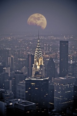 Maybelline:full Moon Over A Starlit City.