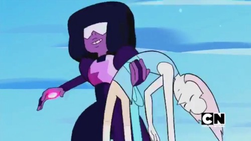 ovophobe:MY SCREEN PAUSED AND I CANNOT BREATHE IT LOOKS LIKE PEARL JUST ACCEPTED THE SWEET EMBRACE O