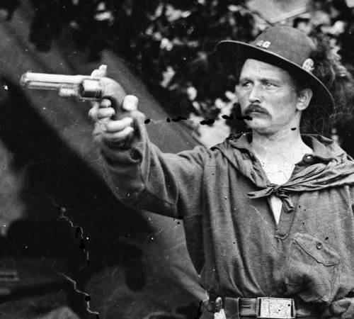 titovka-and-bergmutzen:“Captain Schwartz, 39th New York Volunteers” with his Savage 1861 Navy revolv