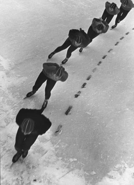 sovietpostcards:  Speed skating. Photo by Lev Borodulin (Ufa, USSR, 1957).