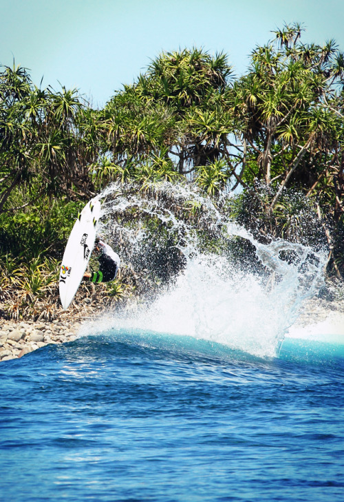 surfahh:  highenoughtoseethesea:  Koa Smith, Cobble Stones ph Dane Grady  ☯ 