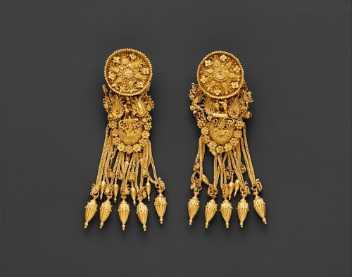 ancientpeoples:Gold Earrings with a disk, and boat-shaped pendantc.300 BCHellenisticEast GreekA tiny