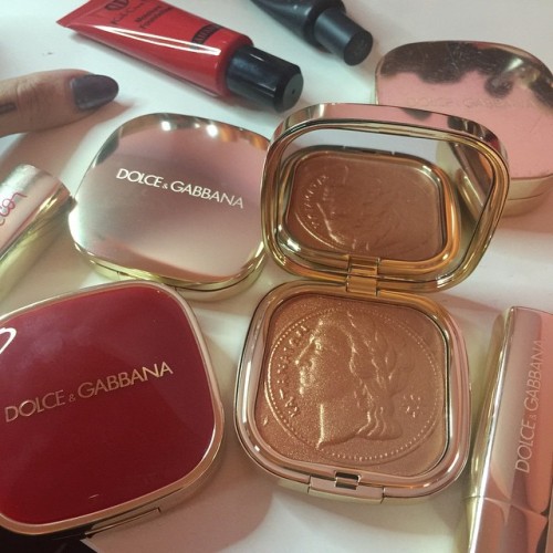 lotions:icare4u:jeffreestar:how pretty are the new #DolceGabbana bronzer’s??shade #Desert is almost 