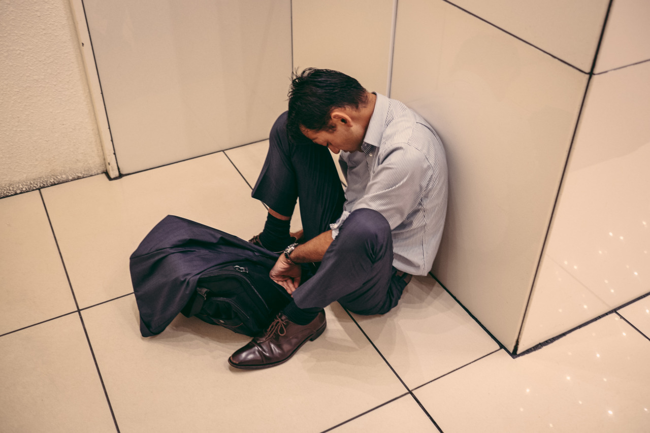 Drunk salaryman in Shibuya. If you’ve spent more than a day or two in Tokyo, you’ve seen them. Time to go home?
Photo : Pierre-Emmanuel Delétrée