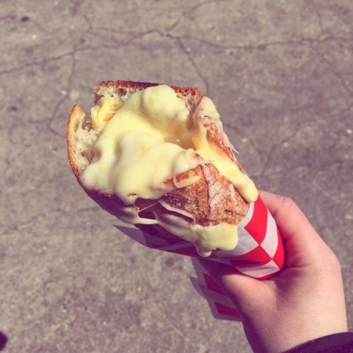 So yesterday, I tried this magical take on a grilled cheese from @bakedcheesehaus and it was amazing