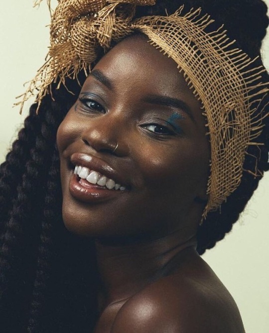 BEHOLD THE UNPARALLELED BEAUTY OF DARK SKIN BLACK WOMEN. YOU'RE WELCOME.