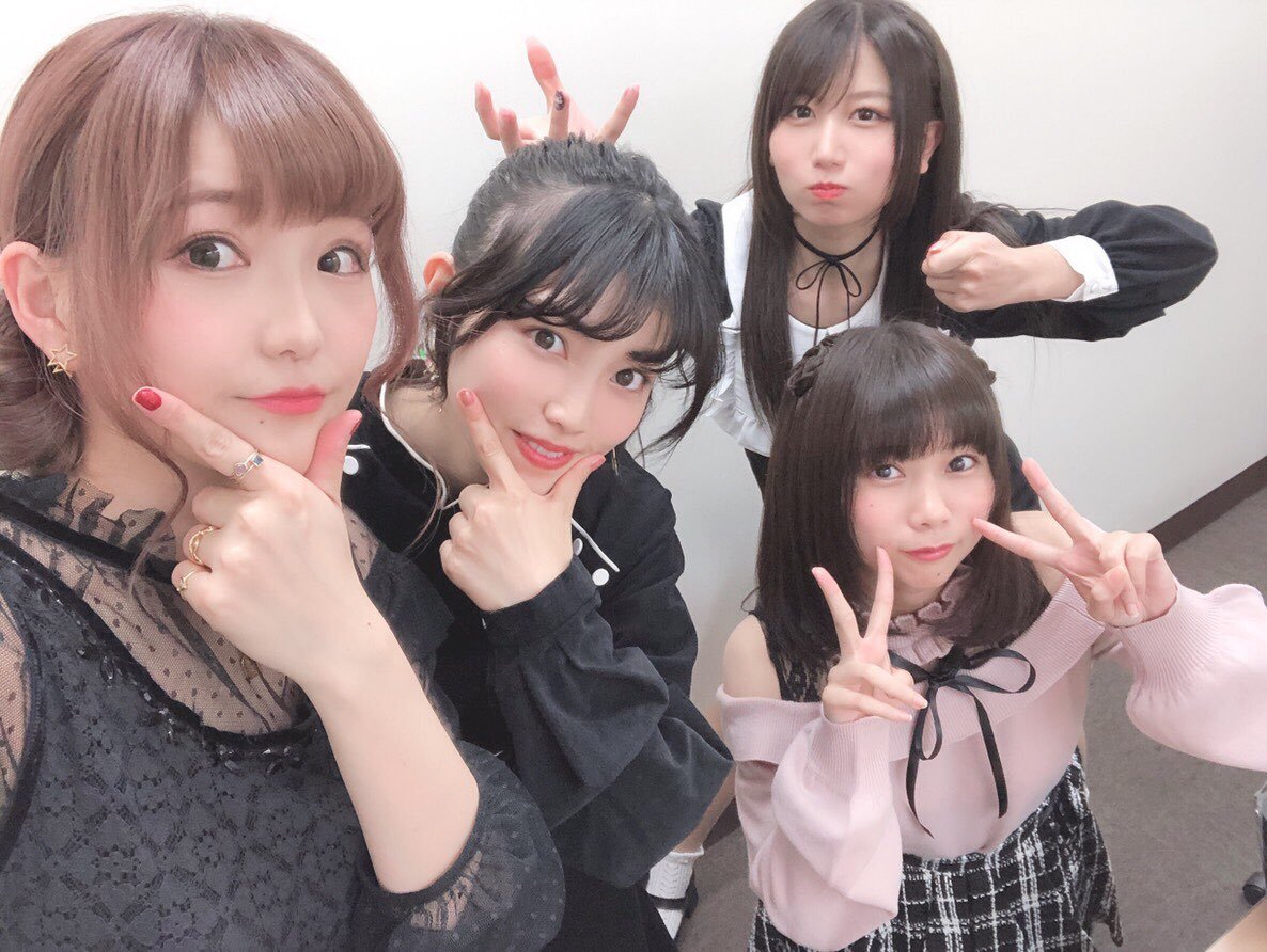 himanji:  石原夏織 STAFF‏ @kaori_staff_横浜ブルク13、2つ目の舞台挨拶終わりました上映前だったのでフワッとしたトークになりましたが、楽しかったですたかみなが撮ってくれたんだよ〜ありがとうあと全身写真も撮りましたでは、また明日バルト9で会いましょう〜！！夏織