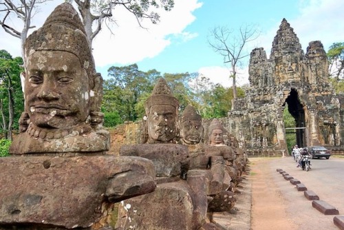 bugbogphotoblog:One of Angkor Thom’s gates and bridge.#angkorarcheologicalpark#traveltheworld 