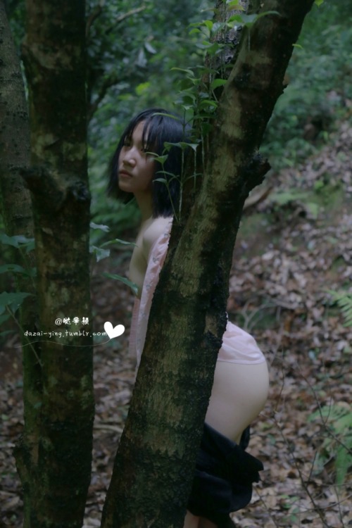 dazai-ying: dazai-ying:颖酱已经数不清今天被蚊子叮了多少个包，流了多少汗了 爬了两小时山，走一步被叮一次，又潮湿又闷热。。。