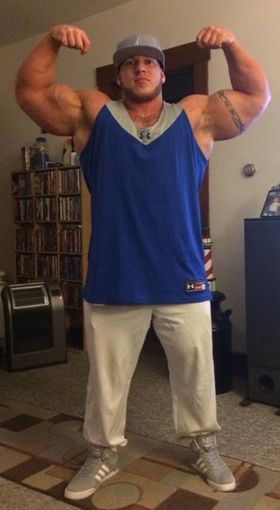 worshipalphamales:  hugemusclegeek:  Kyle Combs  FUCK. ME. 