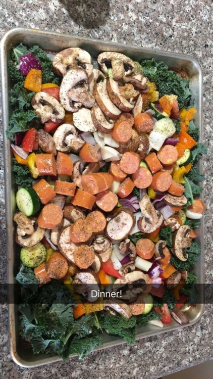 theketohoe: Mixed low carb veggies with olive oil, salt, pepper, and bacon cheddar sausage from luci