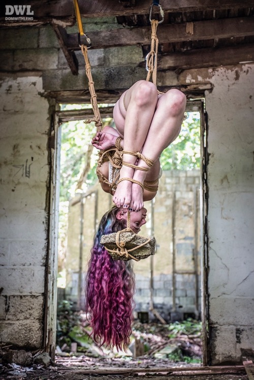 cubicletocollar:  Ruins. 💜 B shot by T. In m0cojute.