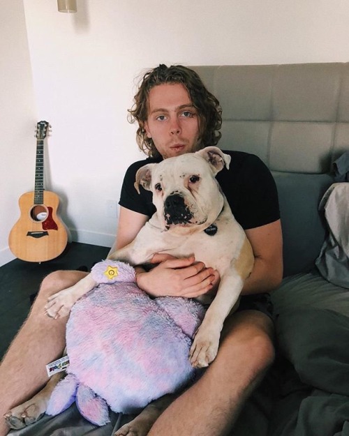 @Luke5SOS: beauty and the beast