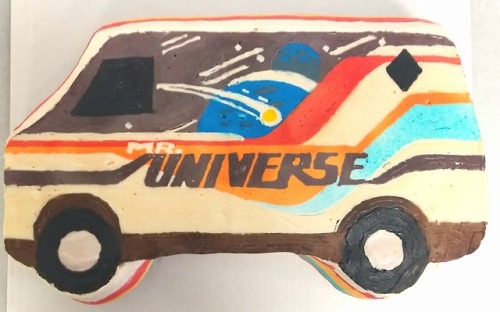 Mr. Universe van cake I made for my boyfriend’s @cosplaymutt birthday. (All buttercream, no fondant)