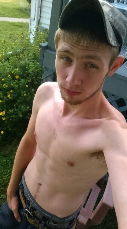 sexycountryrednecks: Gotta love getting accidental selfies from the neighbor kid That armpit smells 