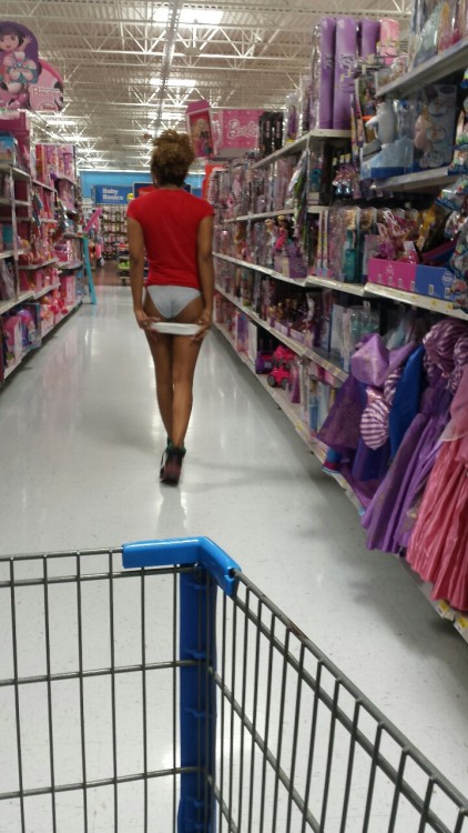 lahubby: Public vpl! Look at those panties showing clearly thru her shorts! And that sexy gusset!!