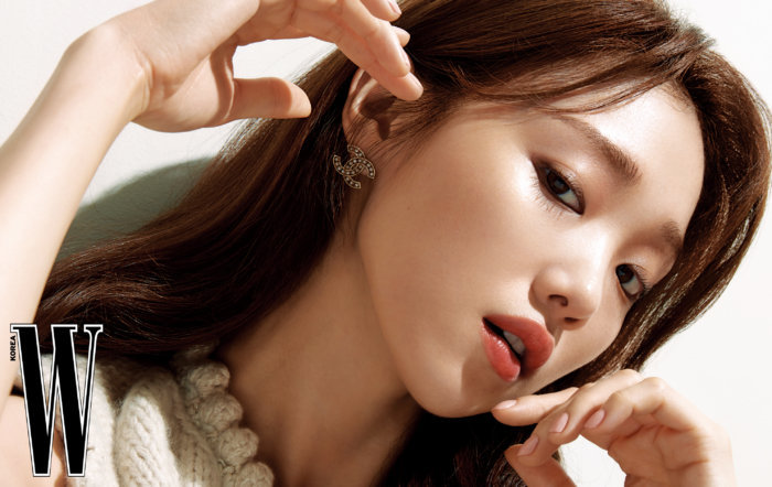 Lee Sung Kyung khiến fan nữ mê mệt khi để tóc tém