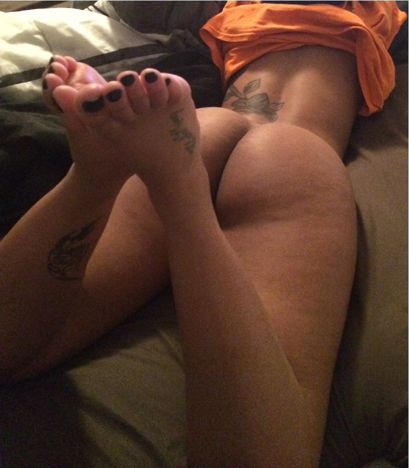 thotfinder1000:  Toes ass and legs