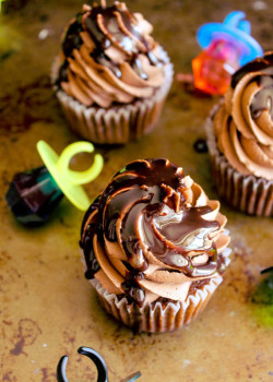 gastrogirl:  chocolate syrup cupcakes. 