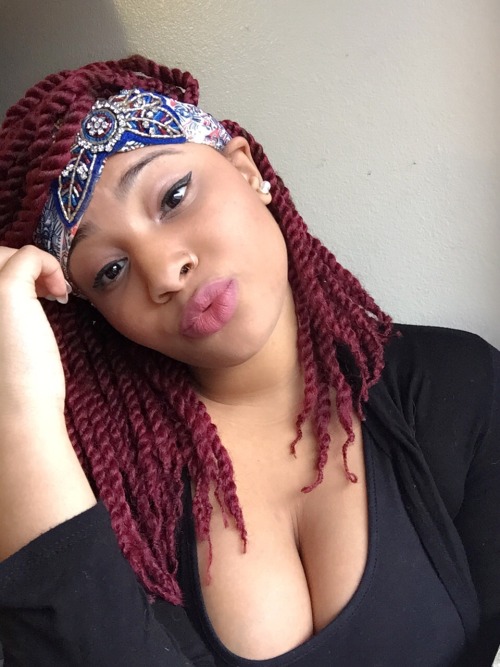 jamaicanamazon:  delamind:  My remote shutter release »»  Hey boo