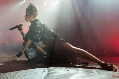 karmabitesyouback:  FKA twigs performing live on stage at Way Out West festival in Sweden, August 13, 2015  Photo credit :  http://wenn.com/WENN 