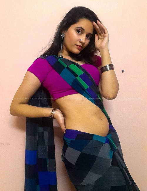 masalagirls:I am not much of a navel guy but she is damn cute Follow for more pics -> https://www