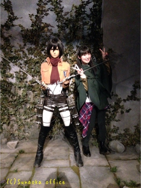 fuku-shuu:   Inoue Marina (Armin) shares a photo of her and Universal Studios Japan