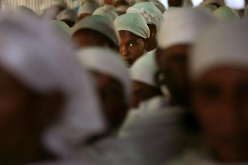 ofskfe: Ethiopian Jewish women (top image) and men (bottom image) praying in a synagogue in Gondar, 