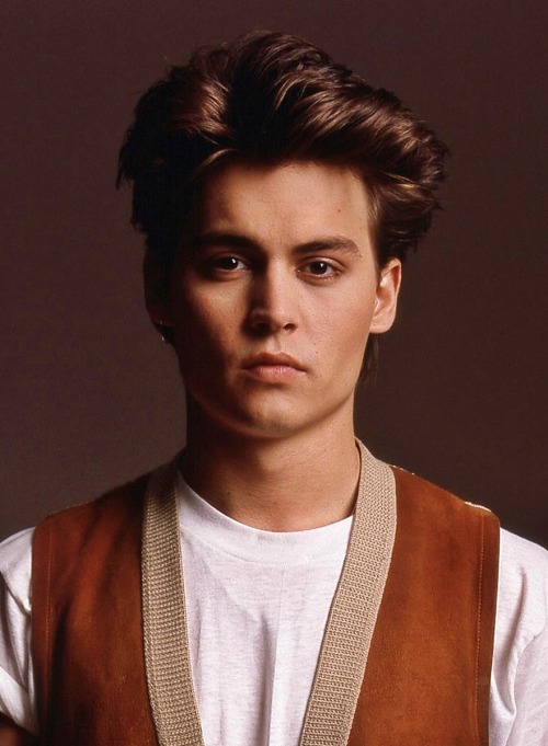 A young 23 years old Johnny Depp, serving handsomeness, 35 years ago, on March 1987.At that time, a 