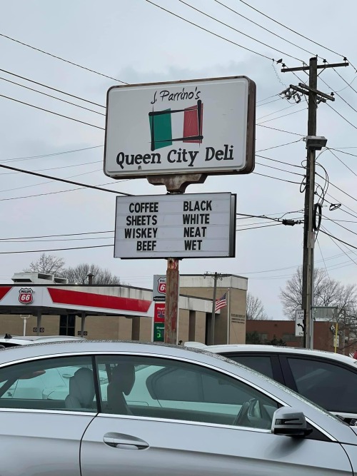 gotterhag:thepaisleyelf:thepaisleyelf:everyone having a very normal time over at Queen City DeliQueen City Deli bringing the heat into 2022 with a new sign Normal things to say 