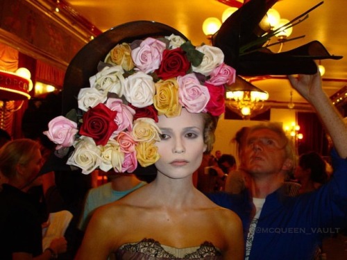 Original backstage photo of @natashapoly and maestro @philiptreacy at SS ‘07 “Sarabande” collection.