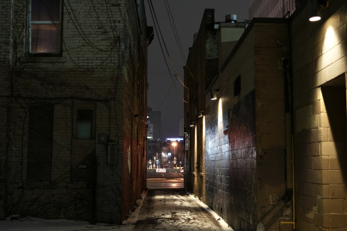 An alley off Clarence St. (photographer: Giles Whitaker)