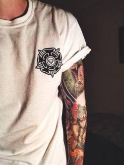 letliveintheend:  band/tattoo blog † 