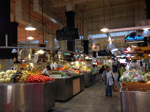 First time at the Grand Central Market. I had seen this place on Food Network before, but this was my first time going there. Got a big bag of strawberries and apples for ũ each!!