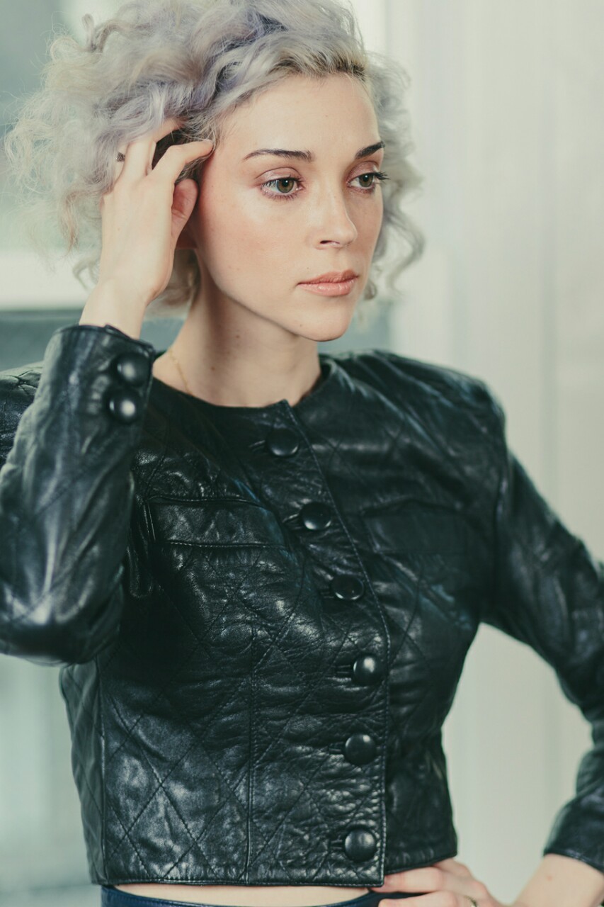 whole-lies-and-half-smiles:  ifuckinglovestvincent:  Annie Clark / St. Vincent by