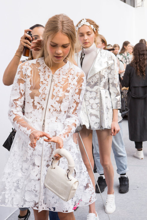 lesliaisonsdemarieantoinette: LES LIAISONS DE MARIE ANTOINETTE | BACKSTAGE MONCLER GAMME ROUGE SS 20